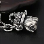 Pingente Masculino Dominante Punho de Hércules, para homens de personalidade forte, que exala poder e confiança. Acessório ideal. — foto 3
