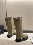 Bota de cano alto com fivela de cinto bidirecional e sola grossa. Conforto e estilo para o seu dia a dia, com design moderno. — foto 5
