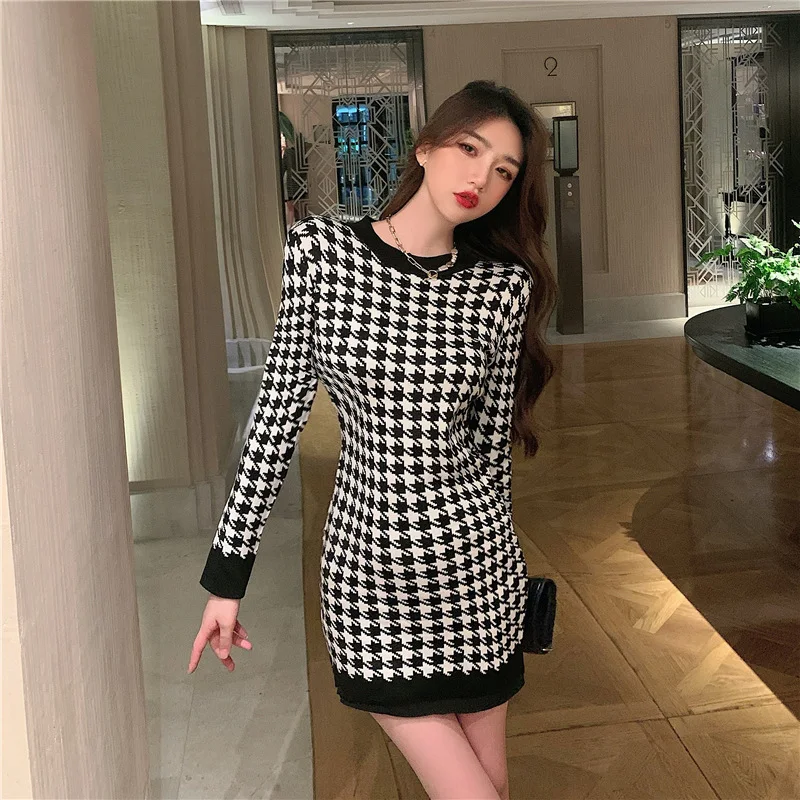 Ronde hals lange mouwen slim-fit gebreide jurk, accentueert je figuur, ideaal voor een stijlvolle en comfortabele look. — foto 5