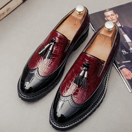 Title 8, Heren leren luie schoenen met retro snijwerk