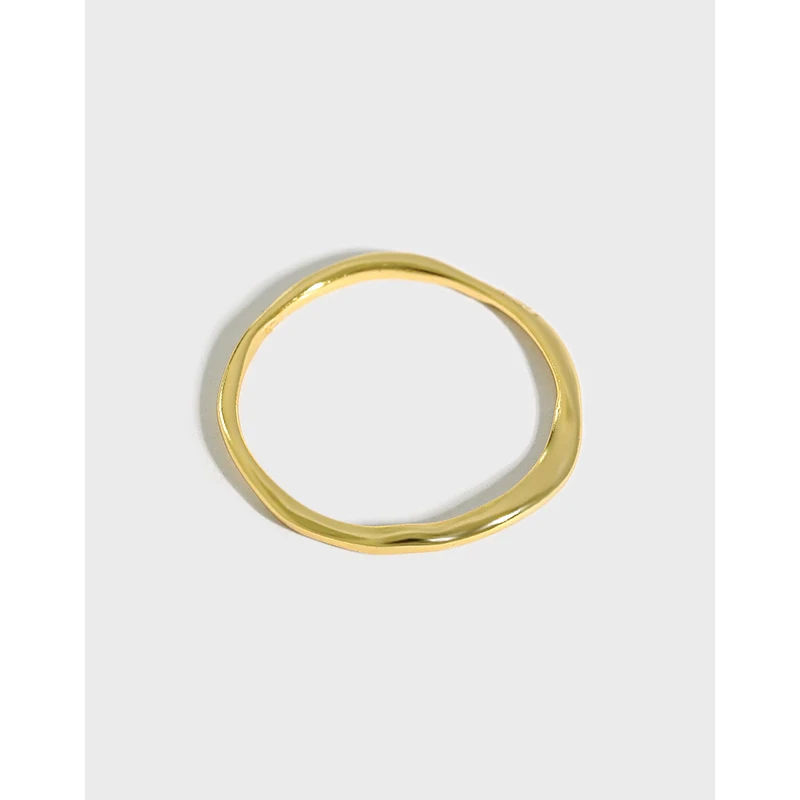 Anel feminino de prata 925 estilo nicho Ins com textura plissada e irregular, um anel elegante e moderno para mulheres. — foto 2