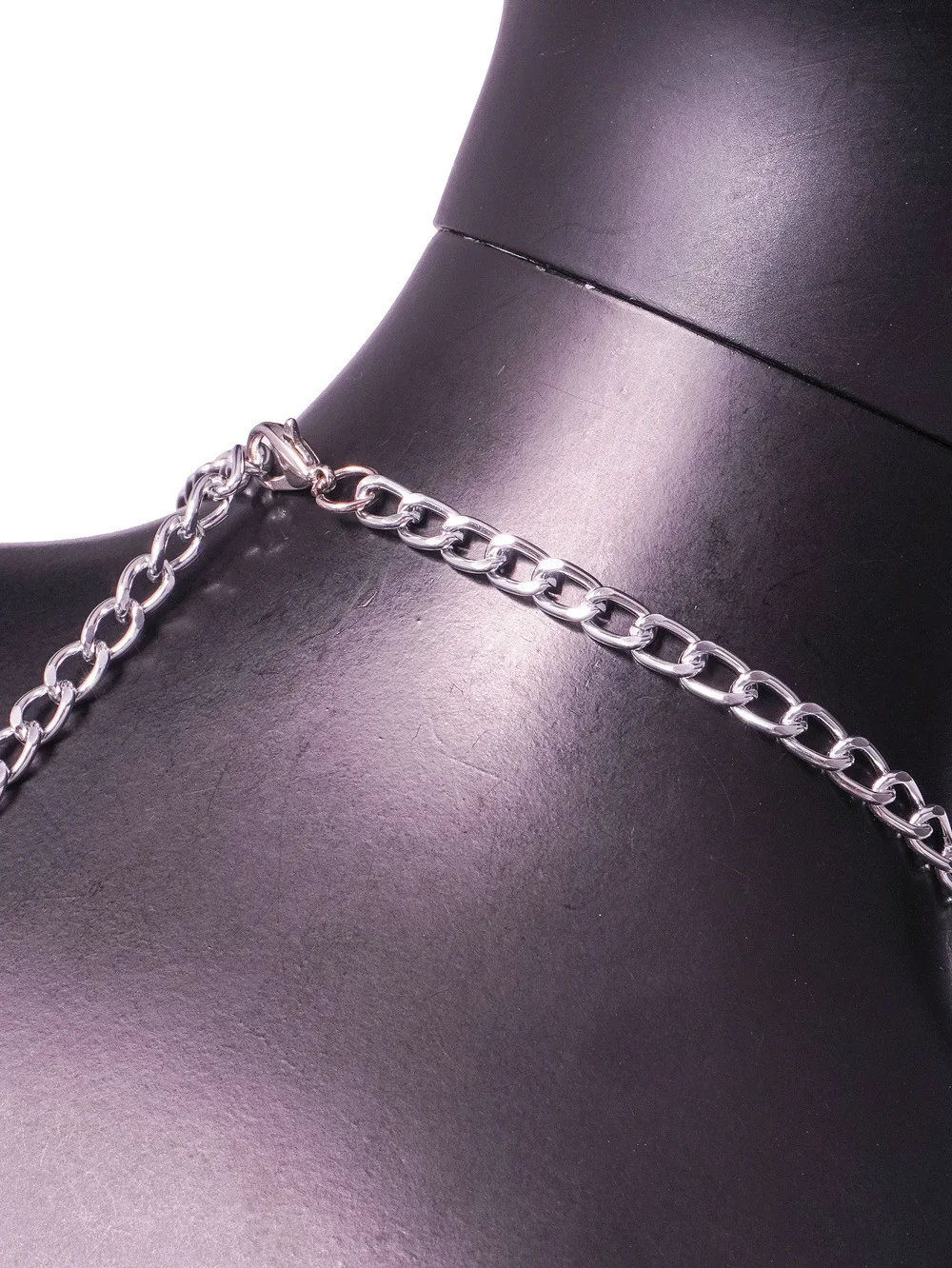 Women's Heart Sequins Acrylic Metal Chain Stitching Halterneck Vest. A stylish top for a night out or special occasion. — photo 6