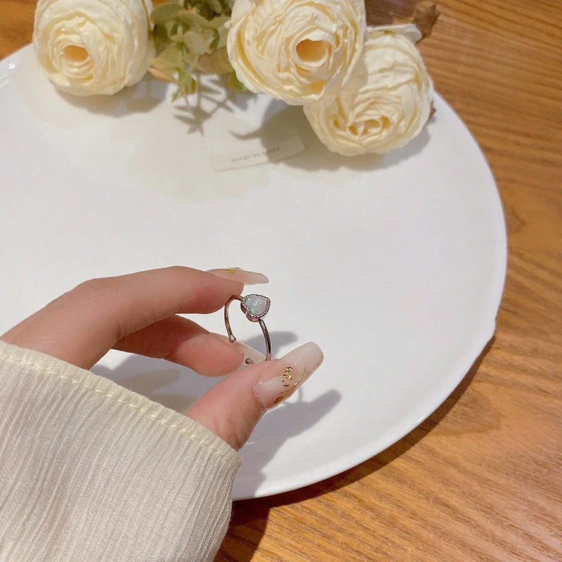 Anel feminino com formato de coração colorido e apaixonado, moda com temperamento. Adicione um toque de amor e elegância ao seu visual. Presente perfeito. — foto 8
