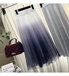 Italijanska suknja sa pet tačaka gradijent mreže, idealna za elegantan izgled. Nudi jedinstven stil i laskav kroj za svaku priliku. — foto 8