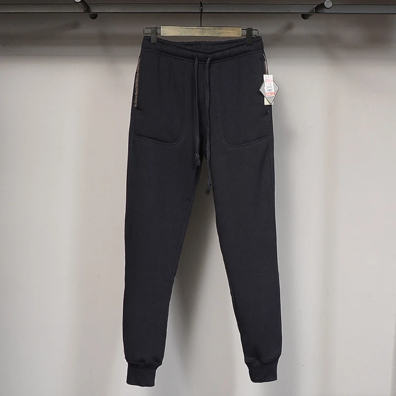 Men's winter sweatpants, lamb plus velvet, thick sport trousers. Warm, comfortable pants for sports and everyday wear in — photo 1