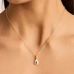 Colar com pingente irregular de moeda redonda, um acessório elegante e versátil. Ideal para realçar seu estilo em qualquer ocasião. — foto 17