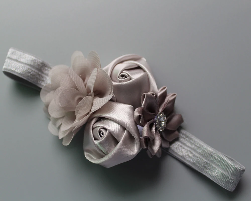 Faixa de cabelo infantil com rosas de chiffon e elástico, suave e confortável, ideal para penteados de meninas, disponível em várias cores. — foto 16