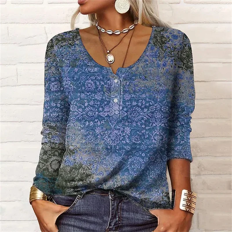 Camiseta feminina solta de manga comprida com estampa floral geométrica, decote em U e botões. Conforto e estilo para o dia a dia. — foto 6