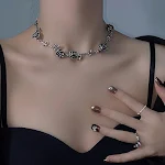 Colar Rosa de Espinhos Escuros Feminino Retro Desgastado Combine o charme retrô com um toque moderno e sofisticado. Perfeito para expressar sua personalidade. — foto 1