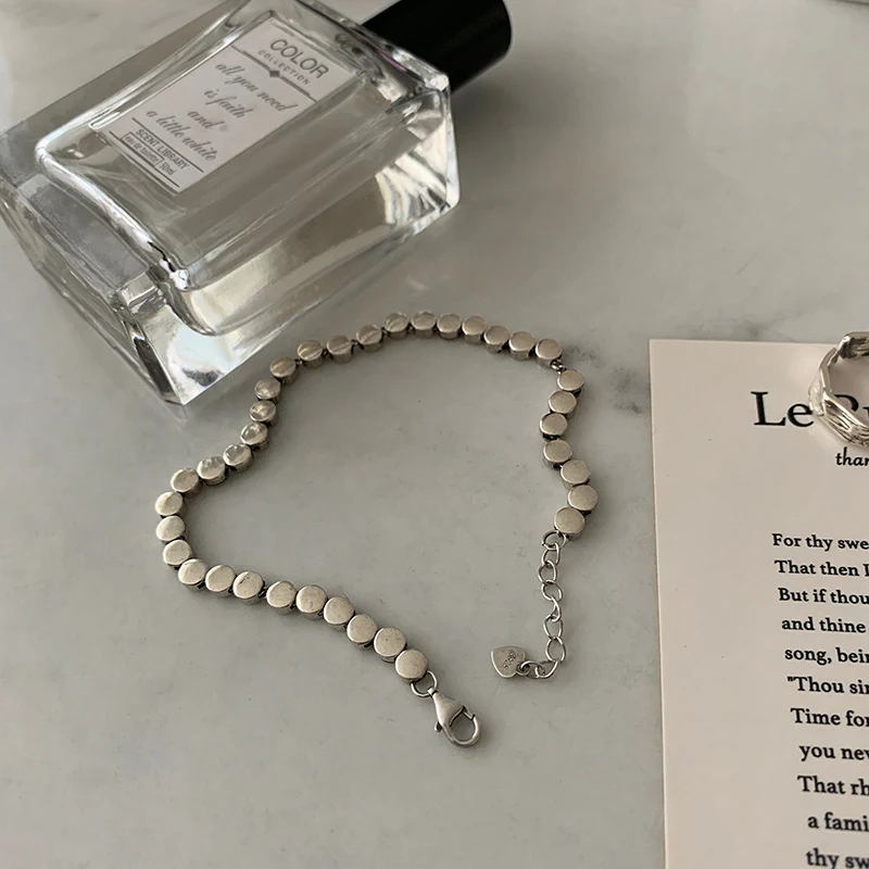 Pulseira de arroz pequena de prata esterlina vintage para mulheres, um acessório de moda delicado e charmoso, ideal para complementar looks. — foto 3