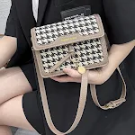 Houndstooth Pattern Large Capacity Women's Fashion Messenger Bag for everyday style and convenience, perfect for carryin — photo 8