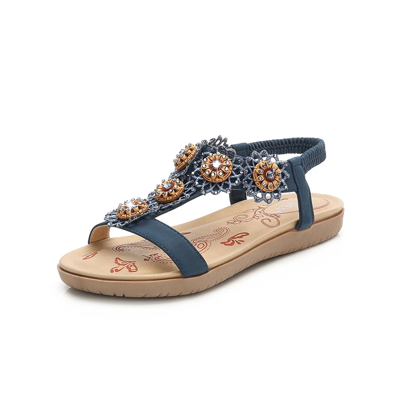 Sandálias femininas com bico redondo e flores de strass, proporcionando elegância e conforto para diversas ocasiões. — foto 23