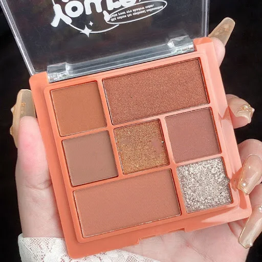 Title 4, Seven Color Eyeshadow Plate with Pearl Powder &...