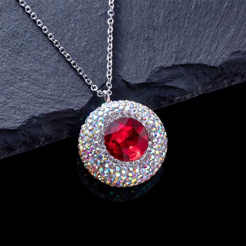 Colar com pingente de cristal e argila polimérica da moda. Um acessório charmoso que complementa seu visual e expressa sua individualidade. — foto 7
