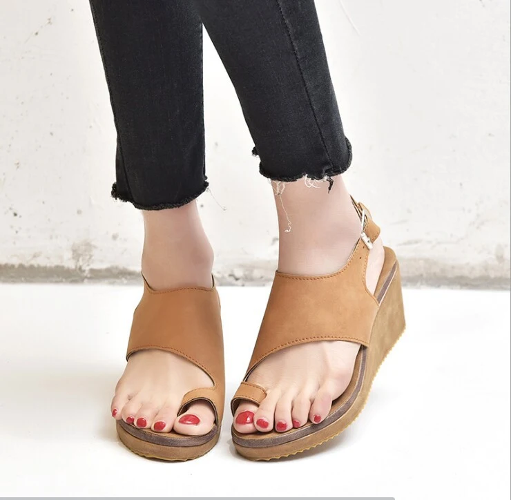 Damensandalen Bequeme & stilvolle Sandalen für Damen für jeden Anlass. Ob flach, mit Absatz oder Keil, entdecke jetzt deine perfekten Sommerschuhe. — foto 5