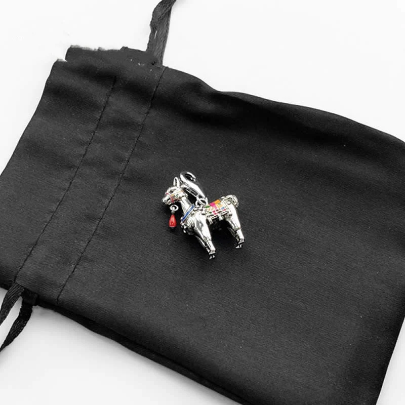 Pingente Alpaca Cavalo de Lama Tridimensional para Homens e Mulheres. Adicione um toque divertido e único ao seu visual. — foto 4