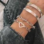 Pulseira de 2 peças em forma de coração europeu e americano com arame farpado. Um acessório único e ousado para casais. — foto 10