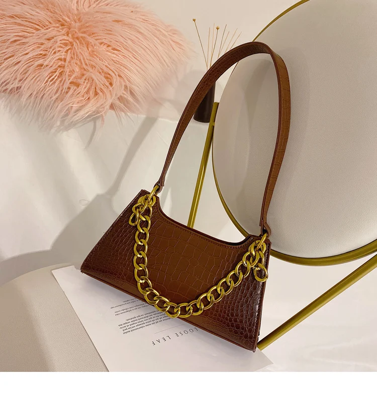 Title 4, Portable crossbody chain bag for everyday use, ...