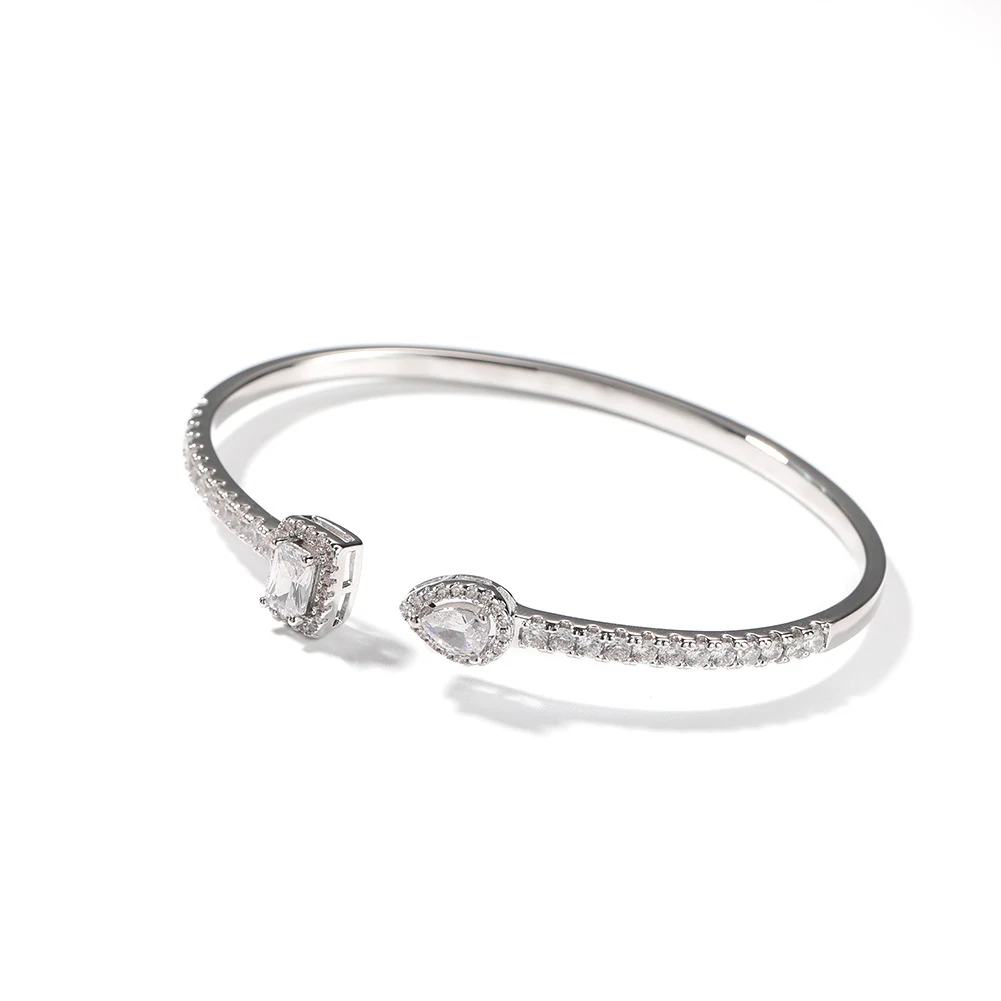 Pulseira feminina retrô hip-hop com zircônia. Adicione um toque de estilo único e moderno ao seu visual. Perfeita para usar em qualquer ocasião. Design charmoso e elegante. — foto 2