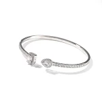 Pulseira feminina retrô hip-hop com zircônia. Adicione um toque de estilo único e moderno ao seu visual. Perfeita para usar em qualquer ocasião. Design charmoso e elegante. — foto 2