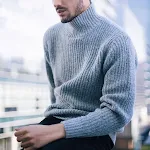 Suéter feminino de tricô com gola alta, mangas compridas e estilo pullover. Conforto e elegância em uma peça, perfeito para o inverno. — foto 3