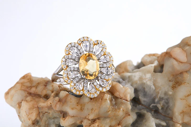 Anel de flor de citrino natural incrustado em prata S925. Joia elegante e radiante para realçar sua beleza em qualquer ocasião. — foto 9