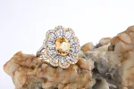 Anel de flor de citrino natural incrustado em prata S925. Joia elegante e radiante para realçar sua beleza em qualquer ocasião. — foto 9