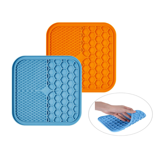 Pet Feeding Mat with scraper Slower Feeder Pad For Cat Dog Licky Licking Mat Puppy Bathing Distraction Pads Silicone Dis — photo 3
