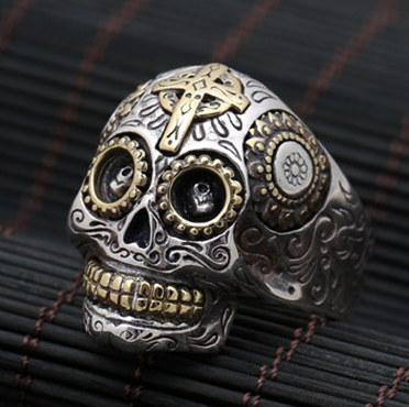 Anel masculino punk caveira cruz. Anel vintage de personalidade para homem, ideal para baladas e um visual dominante. — foto 1