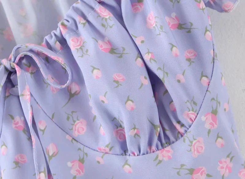 Saia floral dividida de cintura alta, perfeita para um look moderno e elegante, ideal para os dias quentes e cheios de estilo. — foto 10