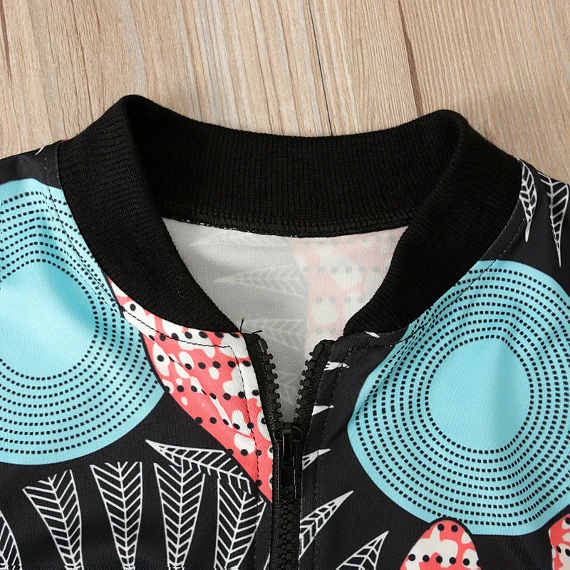 Afrikanisch-böhmisches Kinderbekleidungsset. Stilvolles Outfit für Kinder. Einzigartiges Design, bequeme Passform. Perfekt für spielerische Abenteuer. — foto 7