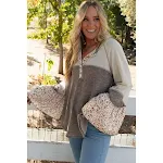 Maglione donna loose con stampa multicolore, maniche lunghe, ideale per un look casual e confortevole. Perfetto per ogni occasione. — foto 2