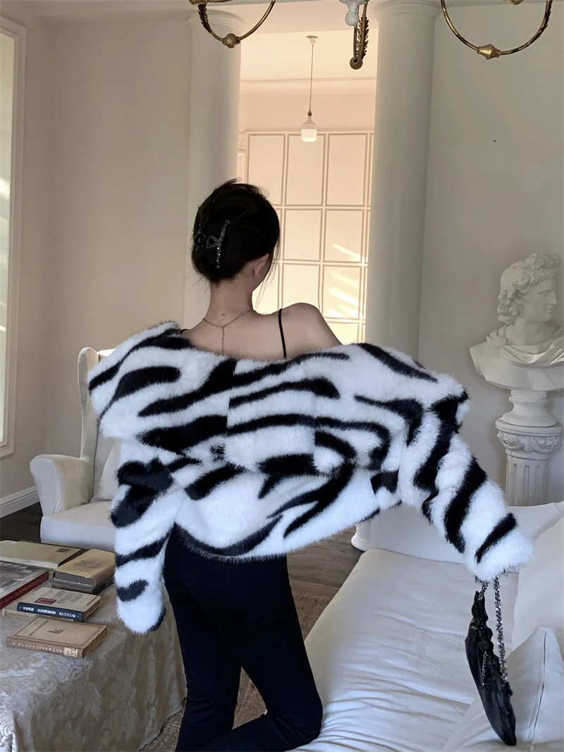 Heavy Industry Large Lapel Zebra Pattern Environmental Protection Fur Short Coat provides warmth and robust environmenta — photo 1