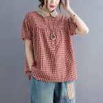 Camisa xadrez feminina de algodão e linho, com gola de renda e mangas curtas. Conforto e elegância para o dia a dia. — foto 5