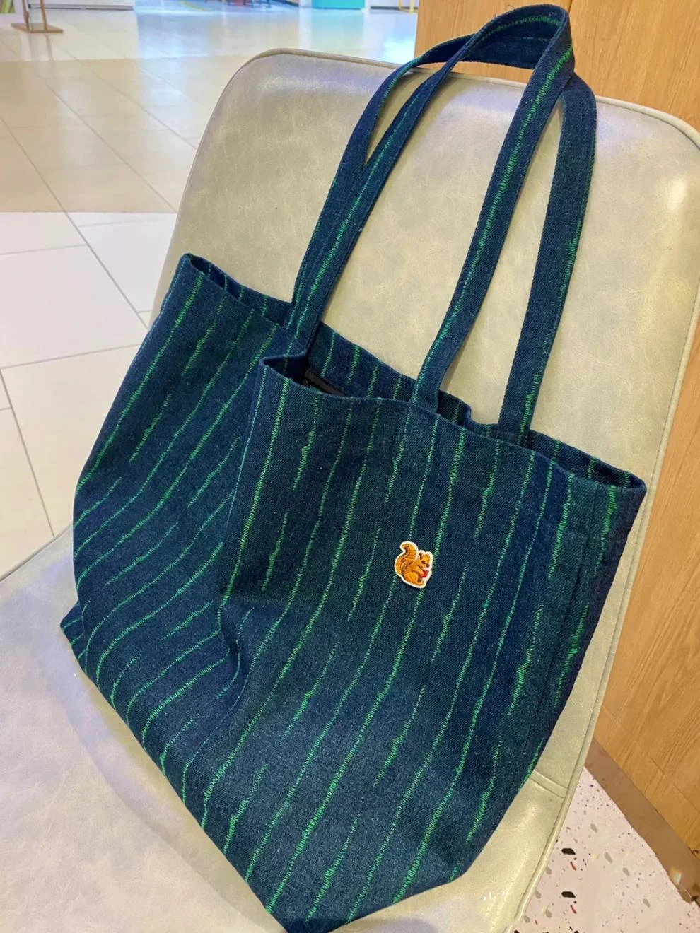 Koreaanse canvas denim studententas voor dames. Stijlvolle en praktische tas voor school of universiteit. Geschikt voor boeken, laptop en dagelijks gebruik. — foto 2