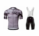 Conjunto Masculino de Ciclismo Manga Curta com Bretelle Conforto e Desempenho em Suas Pedaladas Tecido Respirável e Ajuste Perfeito — foto 17