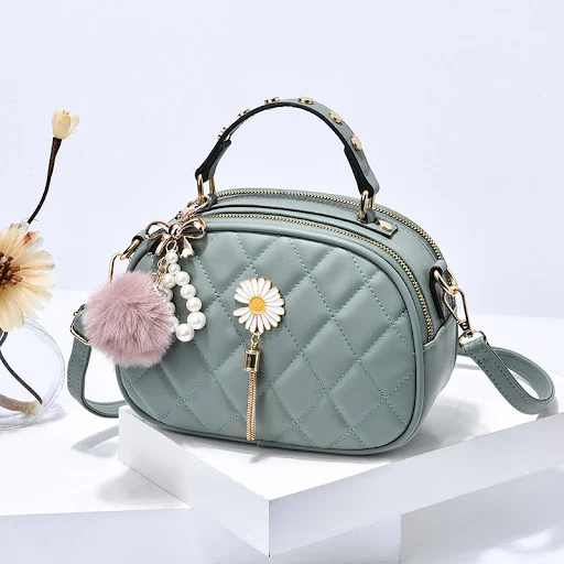 Title 3, New Fashion All-Match Pearl Handbag. A versatil...