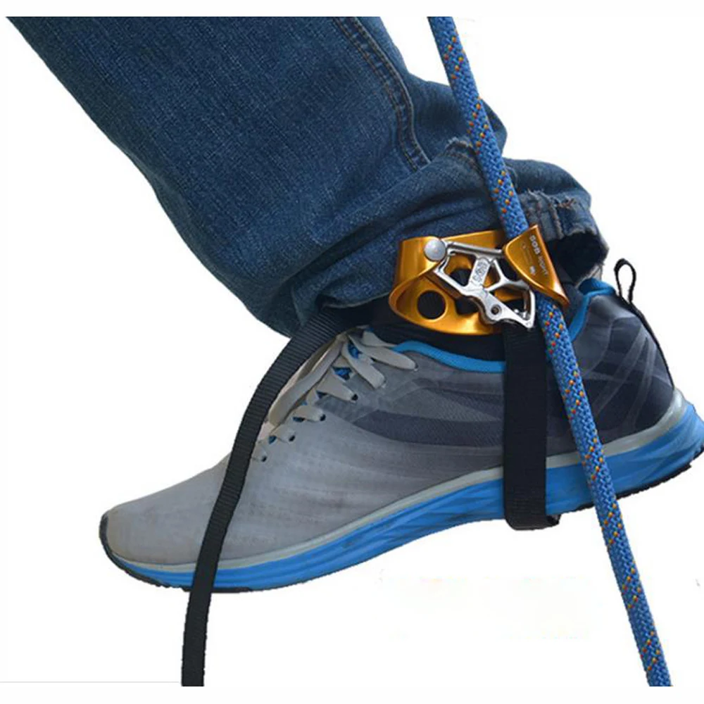 Equipamentos de escalada e montanhismo essenciais para alpinismo seguro. Cordas, cadeirinhas e mais para ascensões desafiadoras e aventuras. — foto 3