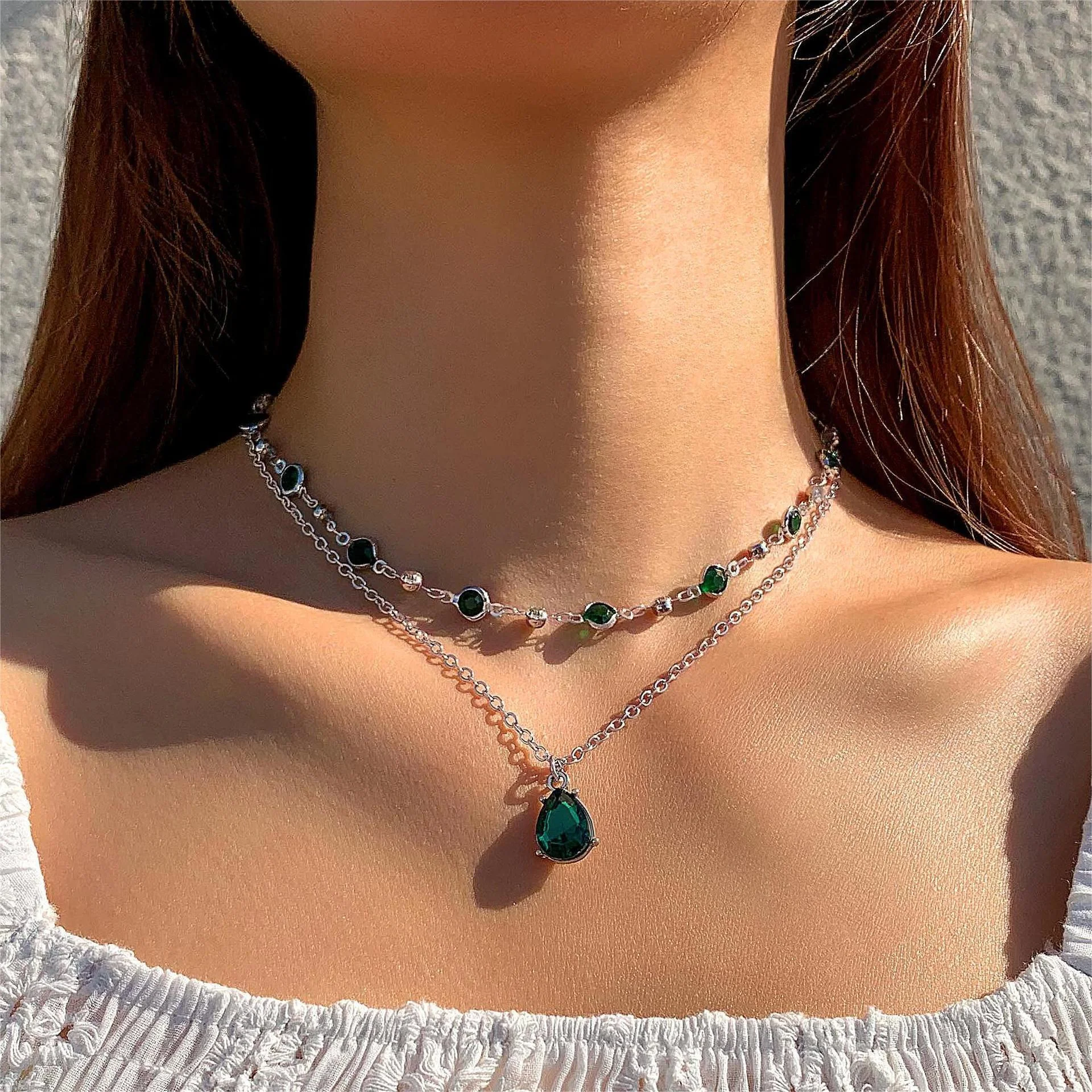 Colar feminino multicamadas com temperamento jade, selvagem e elegante. Adicione um toque de sofisticação a qualquer visual. — foto 2