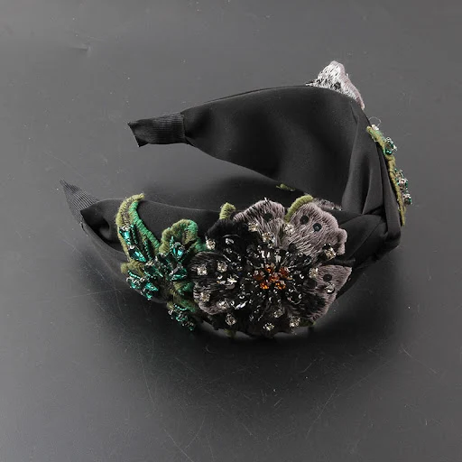 Title 2, Tiara de tecido com aba larga e flor com diaman...