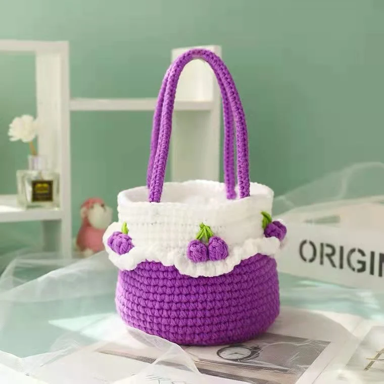 Bolsa de mão feminina de tricô de lã simples, elegante e funcional. Perfeita para o dia a dia, leve e com design atemporal. Essencial e versátil. — foto 2