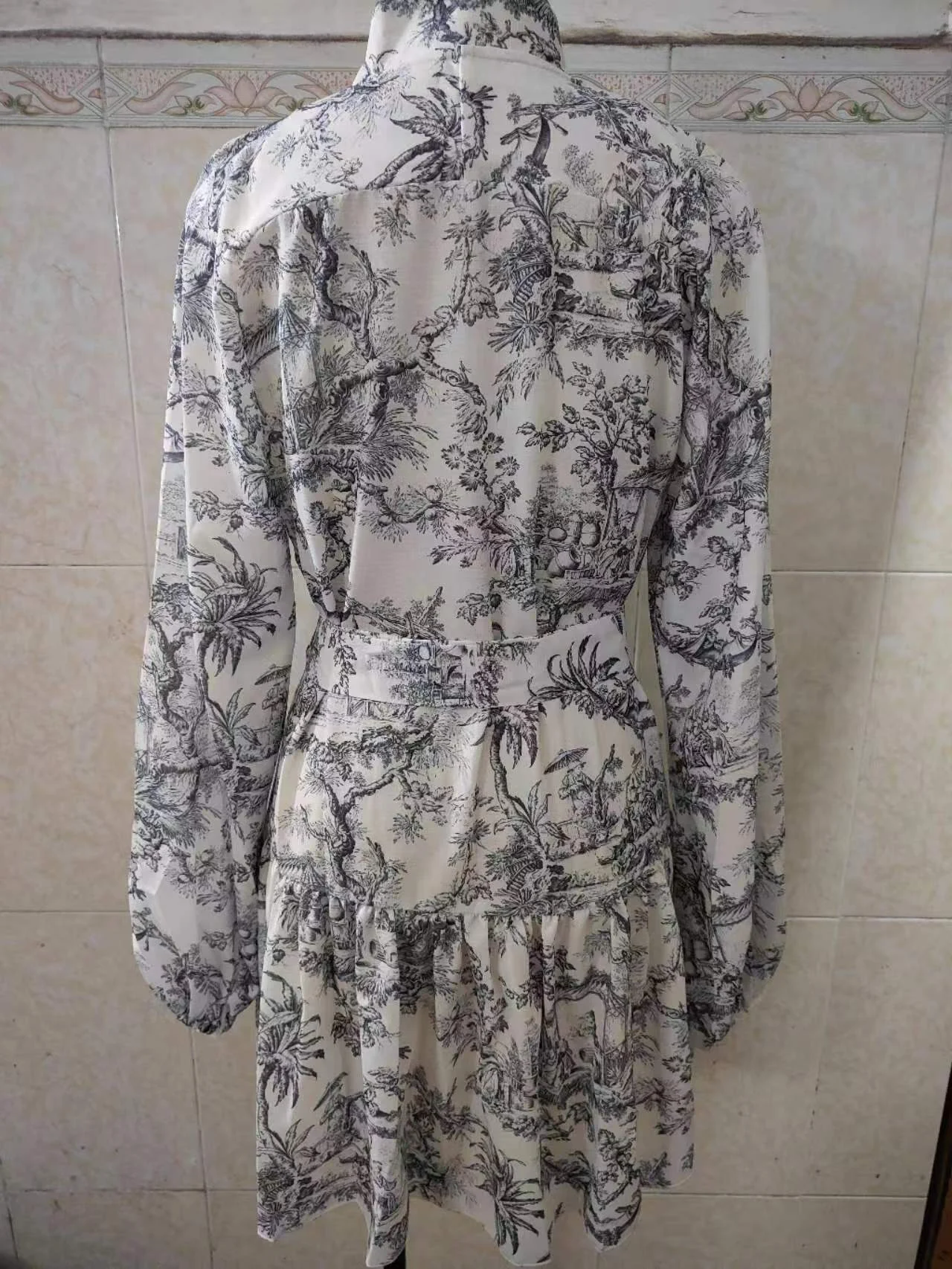 Title 8, Abito da donna ampio ed elegante con stampa in ...