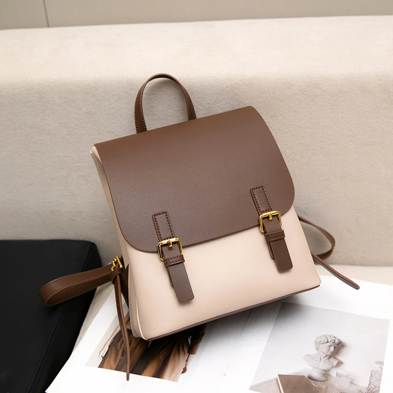 Mochila feminina de couro bovino para viagens, versátil e de alta capacidade. Design de nicho, alta sensação e grande espaço. — foto 5