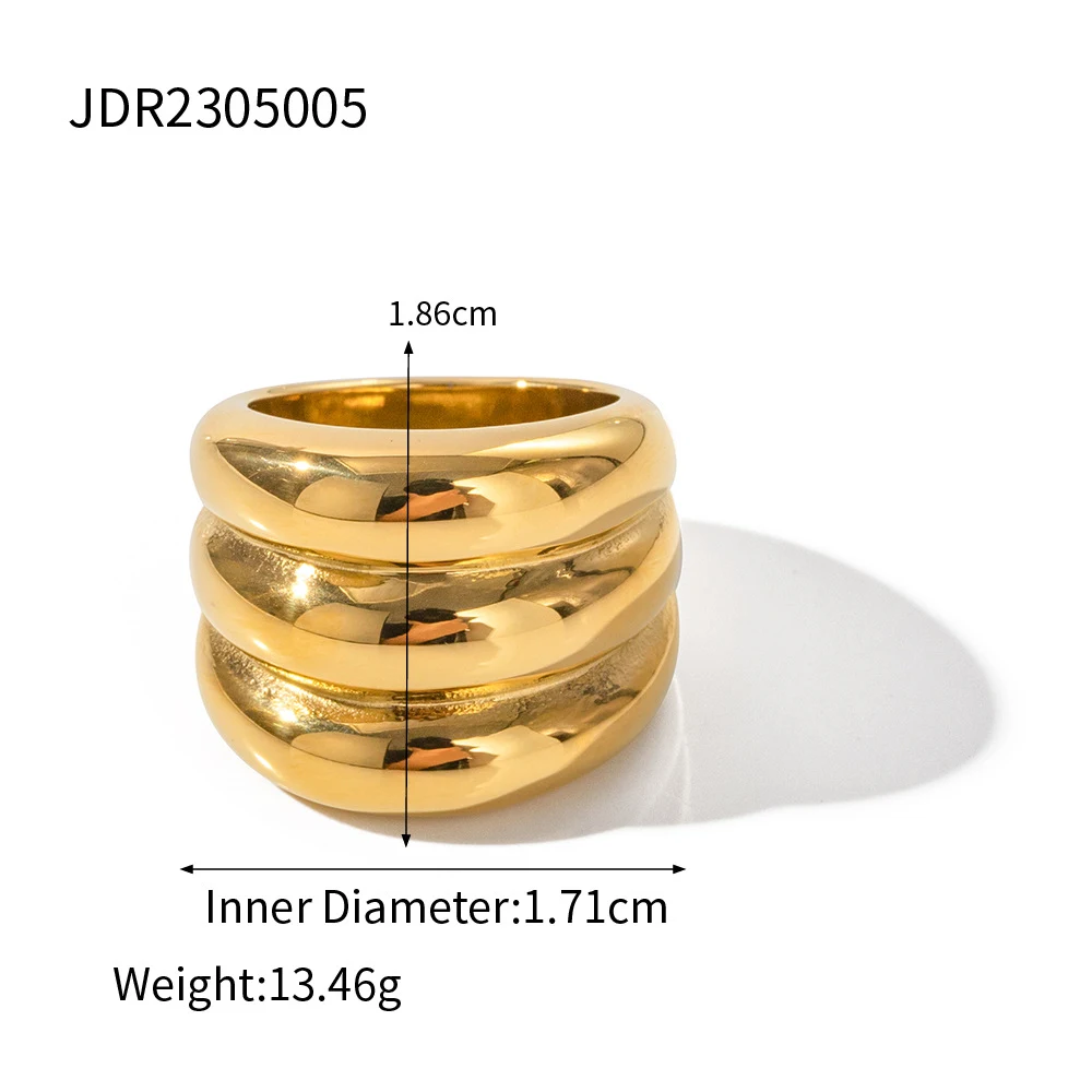 Anel fechado de três camadas em aço inoxidável dourado 18K, estilo INS europeu e americano. Joia elegante e resistente para o seu dia a dia. — foto 1