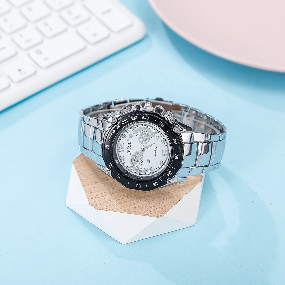 Conjunto de presente relógio de quartzo para elegância e precisão. O presente perfeito para ele ou ela. Um acessório atemporal e sofisticado. — foto 1