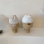 Bolsa de palha artesanal de rattan com cinto de tração para tecelagem. Ideal para compras, praia e estilo boho, leve e durável. — foto 2