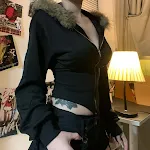Cardigã feminino com capuz, gola de pele e costuras, blusa ideal para o inverno, confortável e elegante, perfeita para o dia a dia e ocasiões especiais. — foto 6