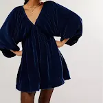 Vestido feminino casual e confortável em veludo dourado com decote em V. Perfeito para looks charmosos e elegantes em diversas ocasiões. — foto 9