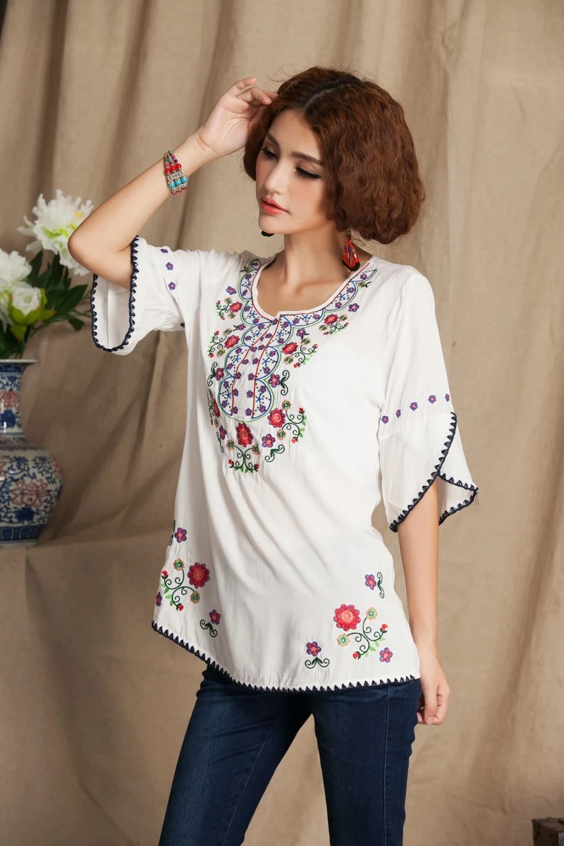 Title 3, Camisa feminina plus size finamente bordada de ...