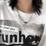 Colar Hip Hop de Ônix Preto com Pingente de Borla Escura, um acessório estiloso e moderno para homens e mulheres, ideal para um visual urbano e sofisticado. — foto 12